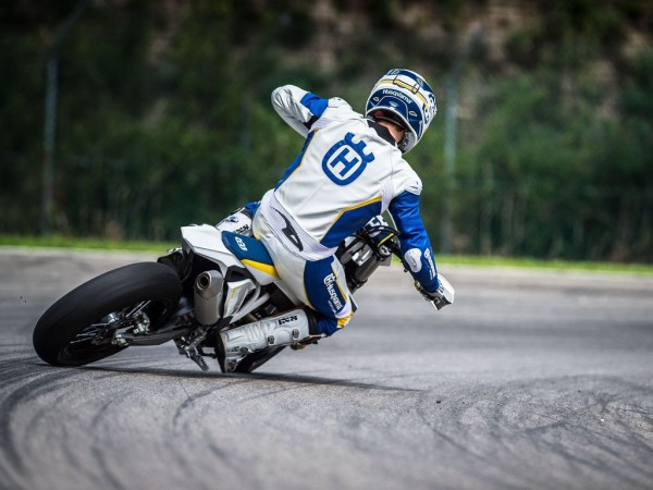 fs450_action_02_98796f3e29