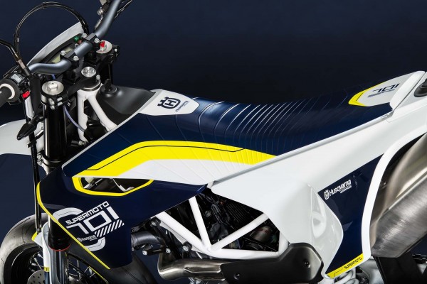 2015-Husqvarna-701-supermoto-03